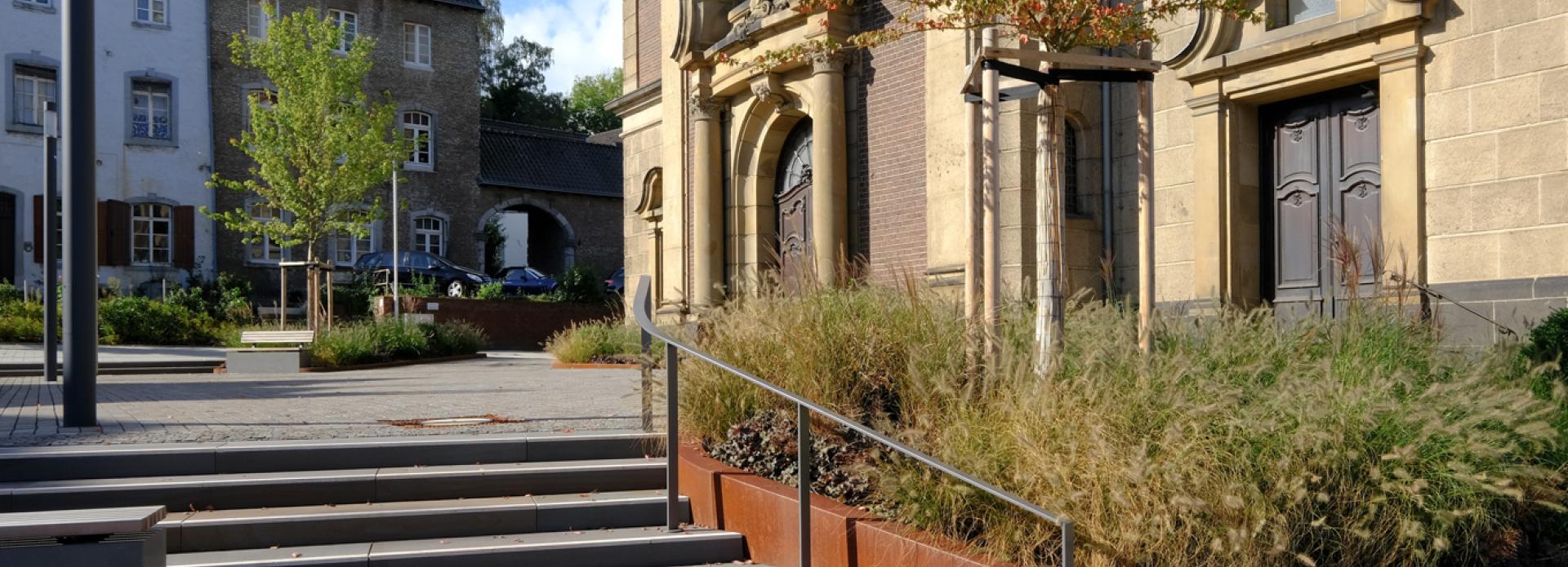 Referenz: Kirchvorplatz von St. Mariä Himmelfahrt, Herzogenrath