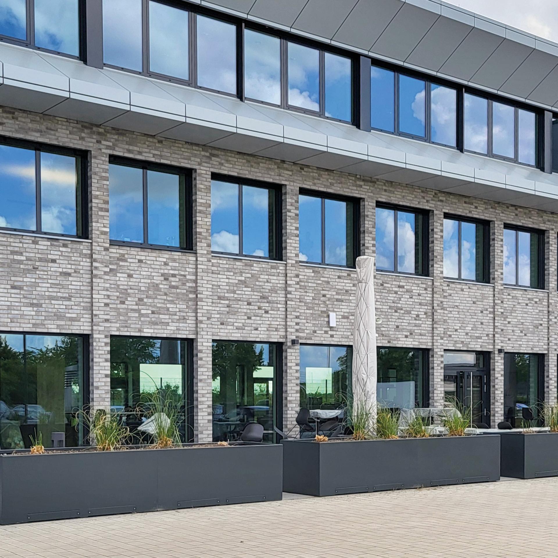 Referenz: DGN Firmensitz, Kaarst, mobile Cube Hochbeete