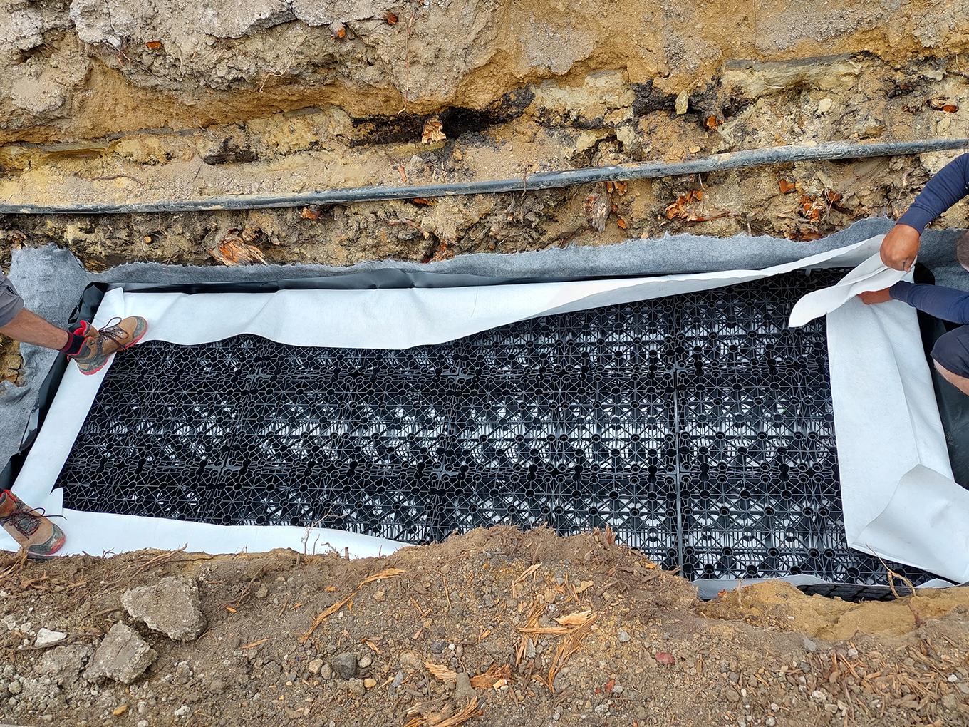 Referenz: Baumbeete, Würselen mit ArborFlow Baumrigole, Einbau AquaBoxen