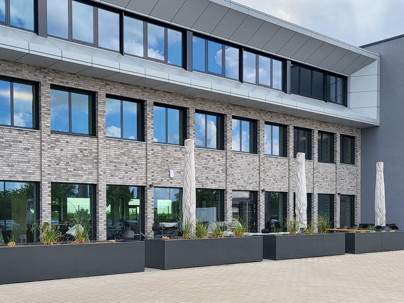 Referenz: DGN Firmensitz, Kaarst, mobile Cube Hochbeete