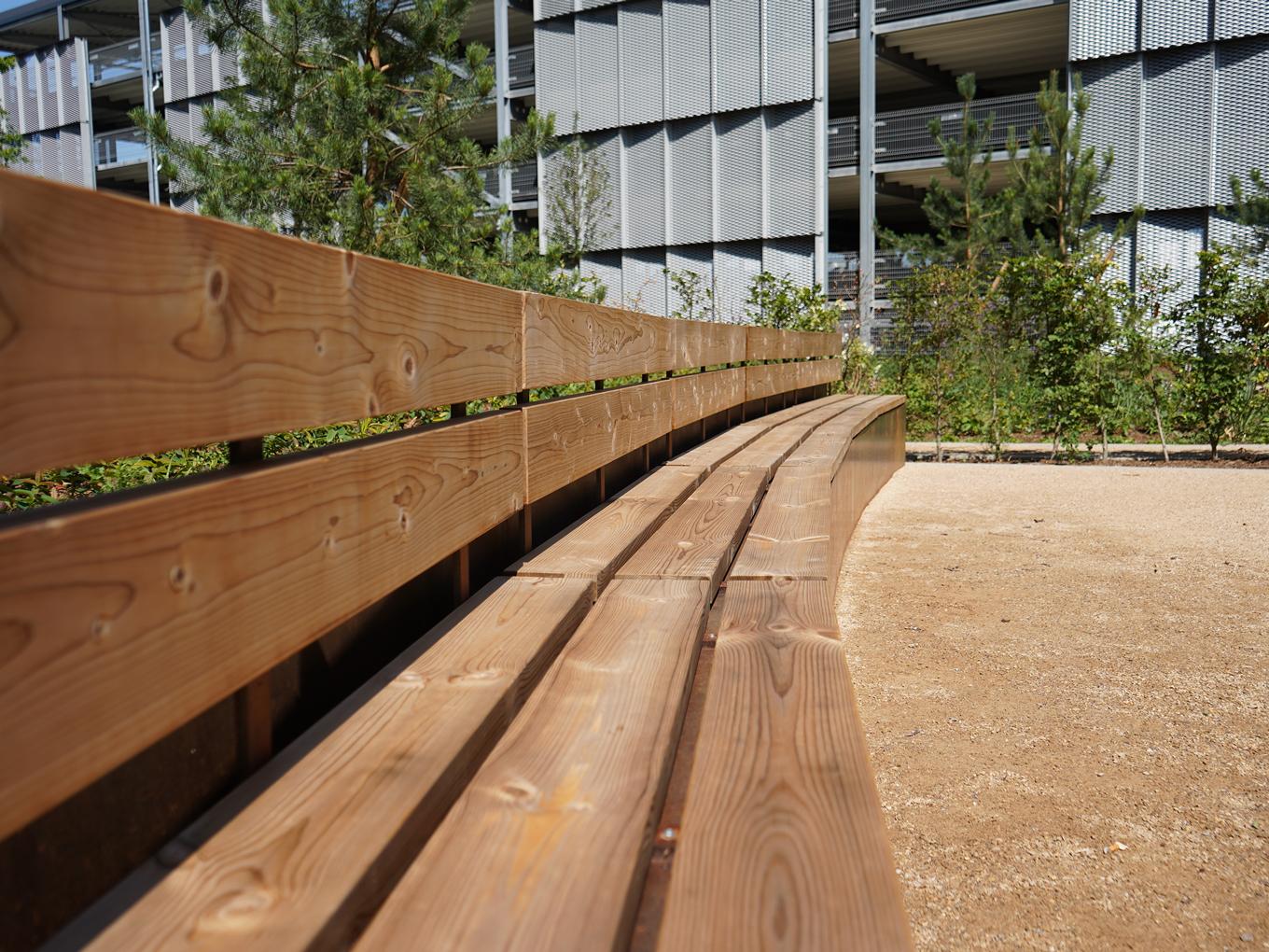 Referenz: Butzweilerhofallee Köln, Shape Hochbeete aus Corten mit Sitzelementen