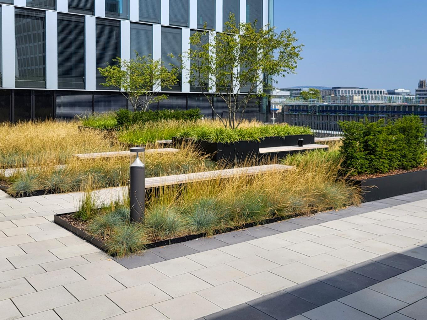 Referenz: LYGHT, Düsseldorf, Shape Hochbeete zur Dachbegrünung