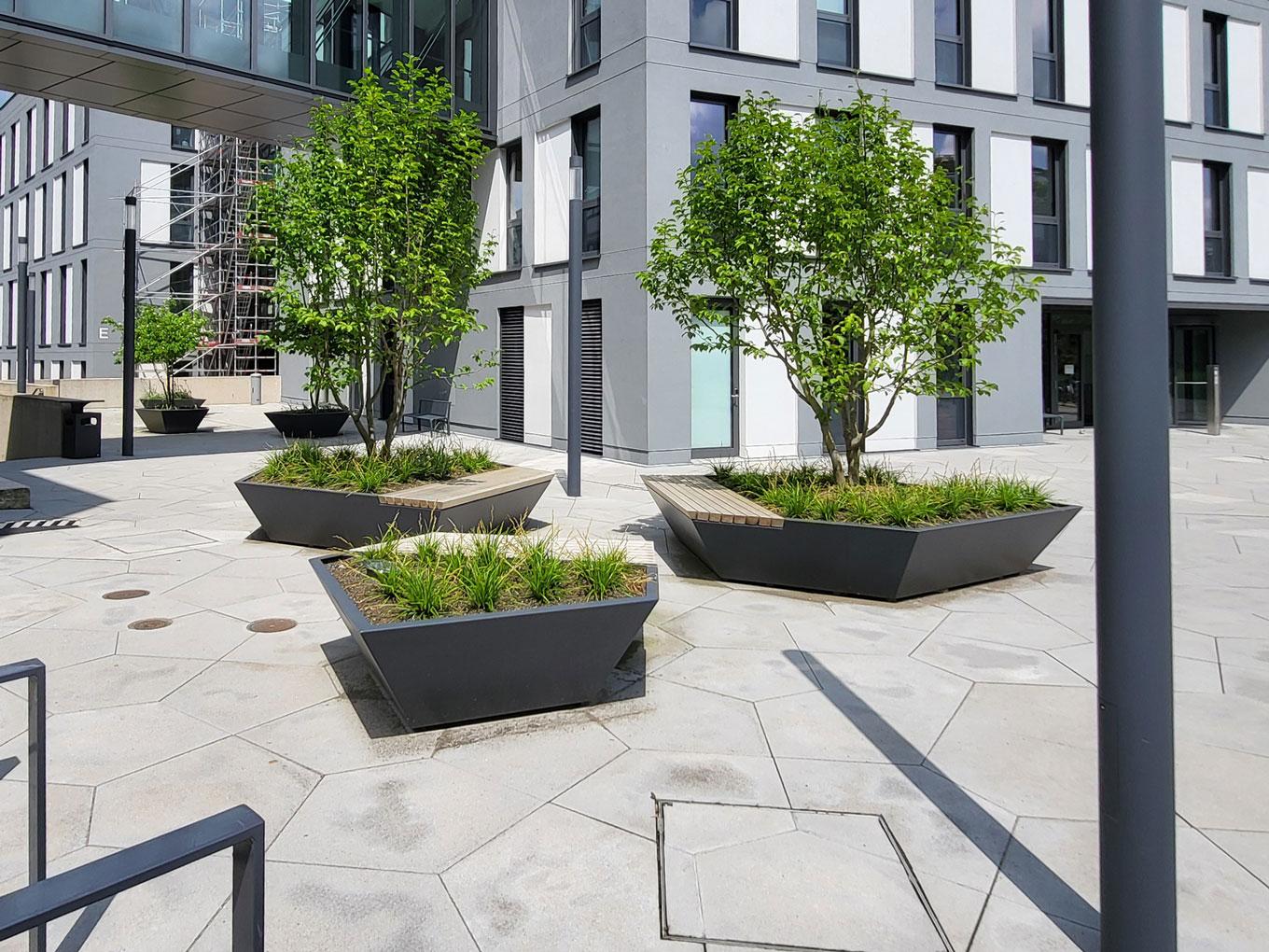 Referenz: Max-Planck-Institut, Mühlheim, Shape Hochbeete polygonal mit Sitz