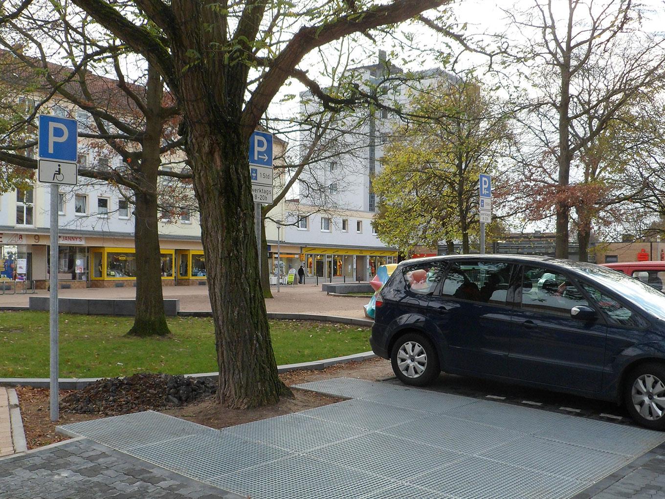 Referenz: Lauensteinplatz, Celle: ArborGrid in offener Bauweise auf Parkplatz