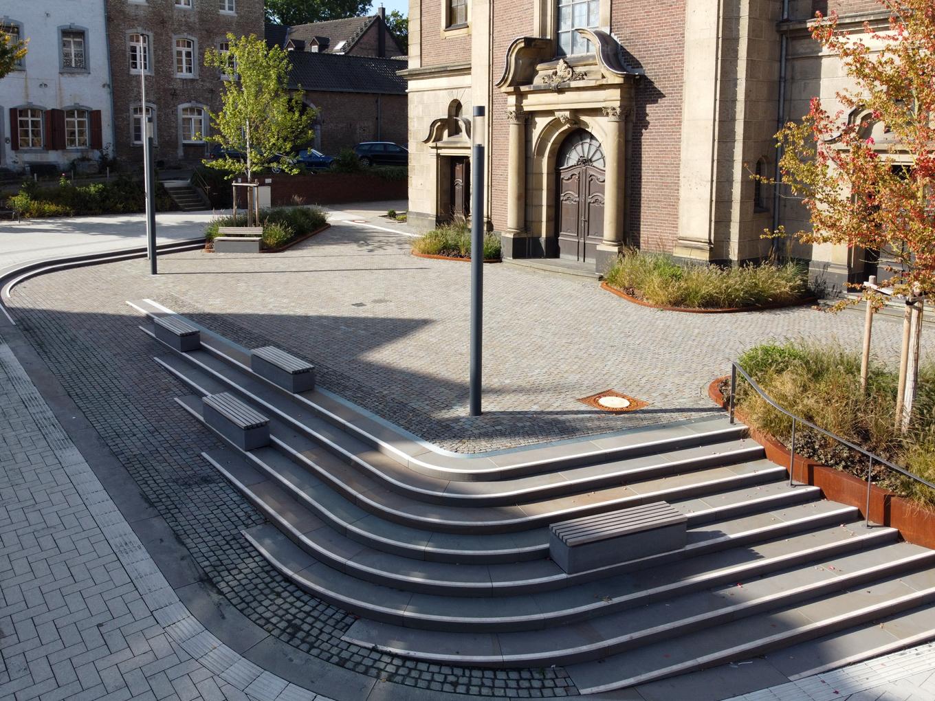 Referenz: Kirchvorplatz St. Mariä Himmelfahrt, Herzogenrath