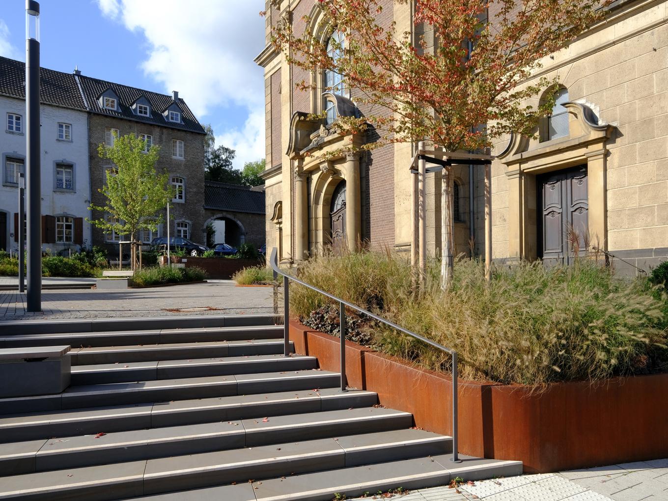 Referenz: Kirchvorplatz St. Mariä Himmelfahrt, Herzogenrath