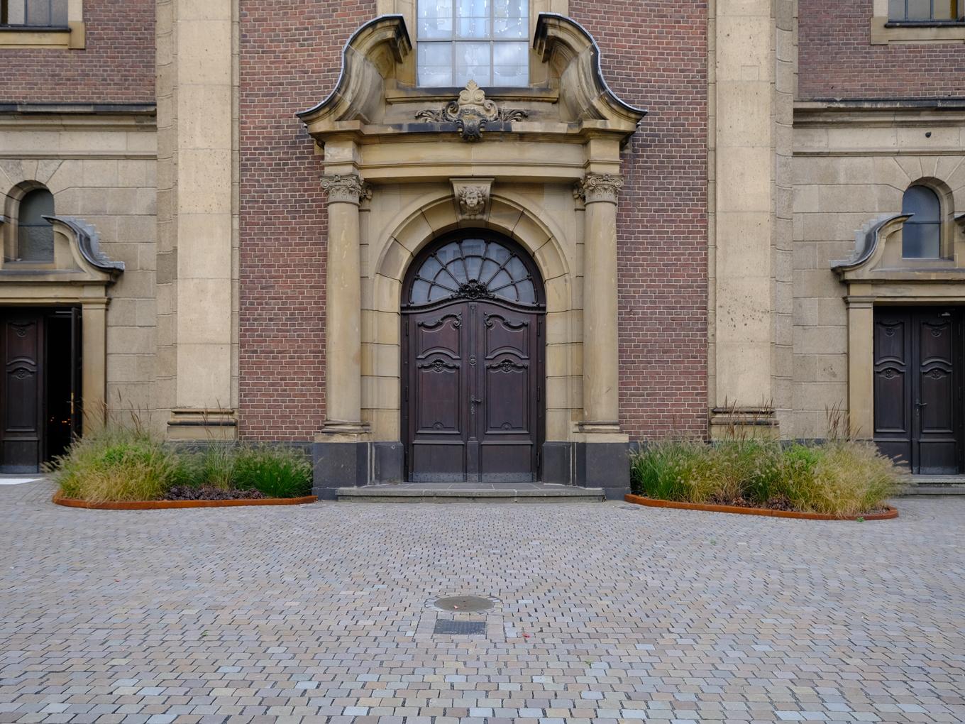 Referenz: Kirchvorplatz St. Mariä Himmelfahrt, Herzogenrath